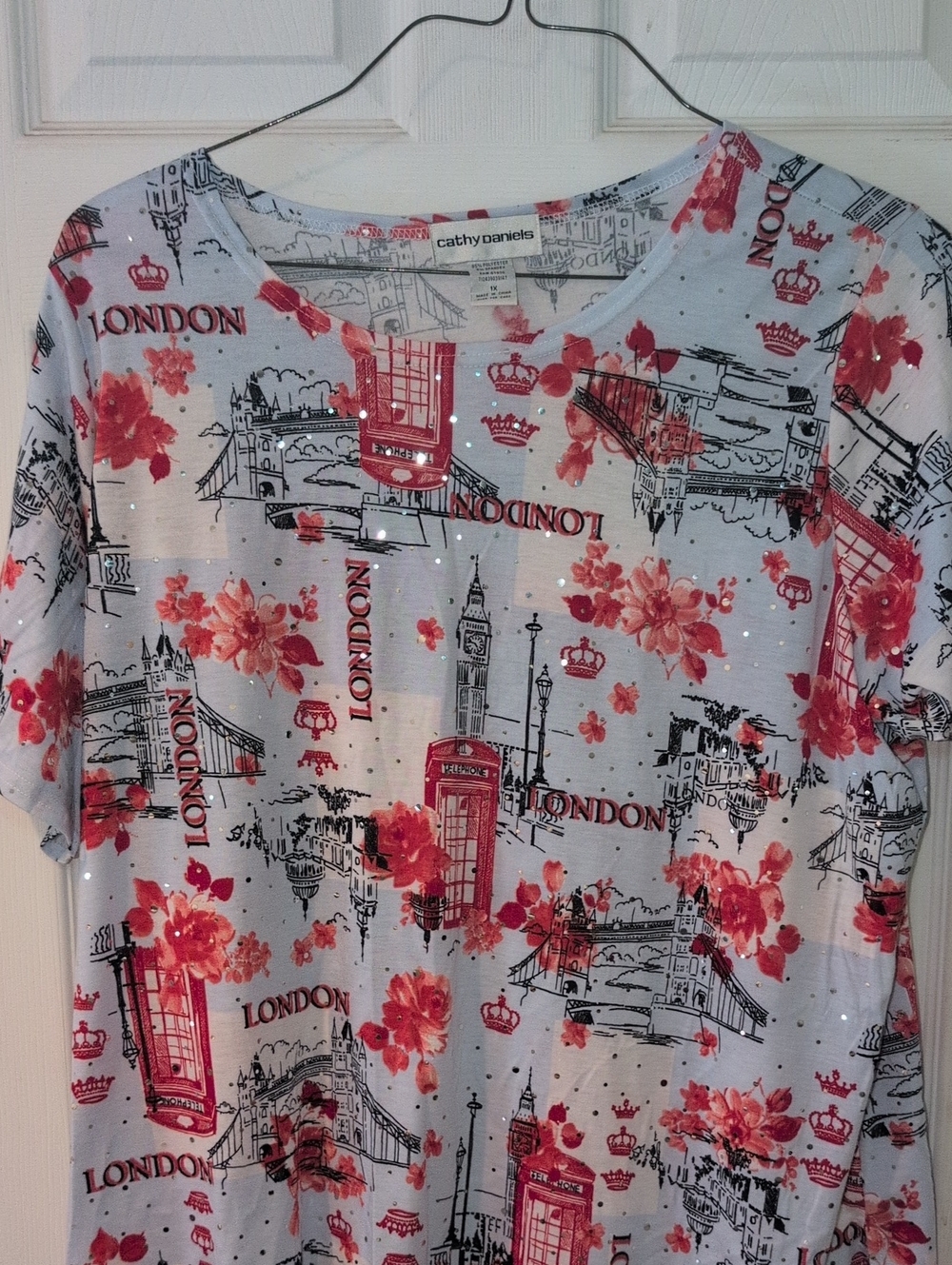 Cathy Daniels Off-white Tee with Red London Floral And Scenery Print